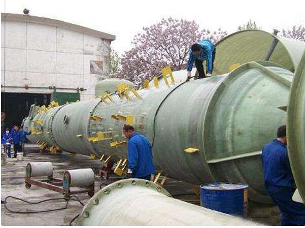 玻璃鋼脫硫塔施工現(xiàn)場(chǎng)